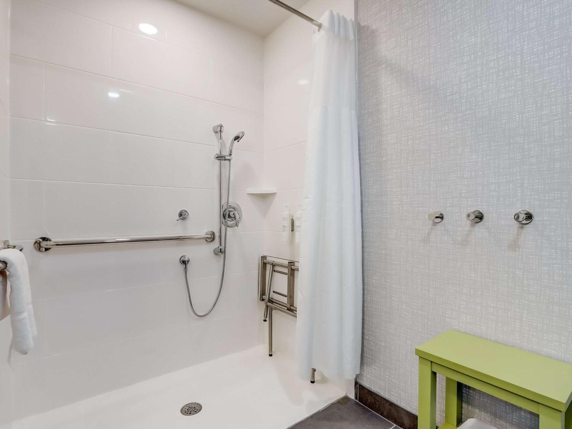 Hampton Inn & Suites Cincinnati Midtown Rookwood エクステリア 写真