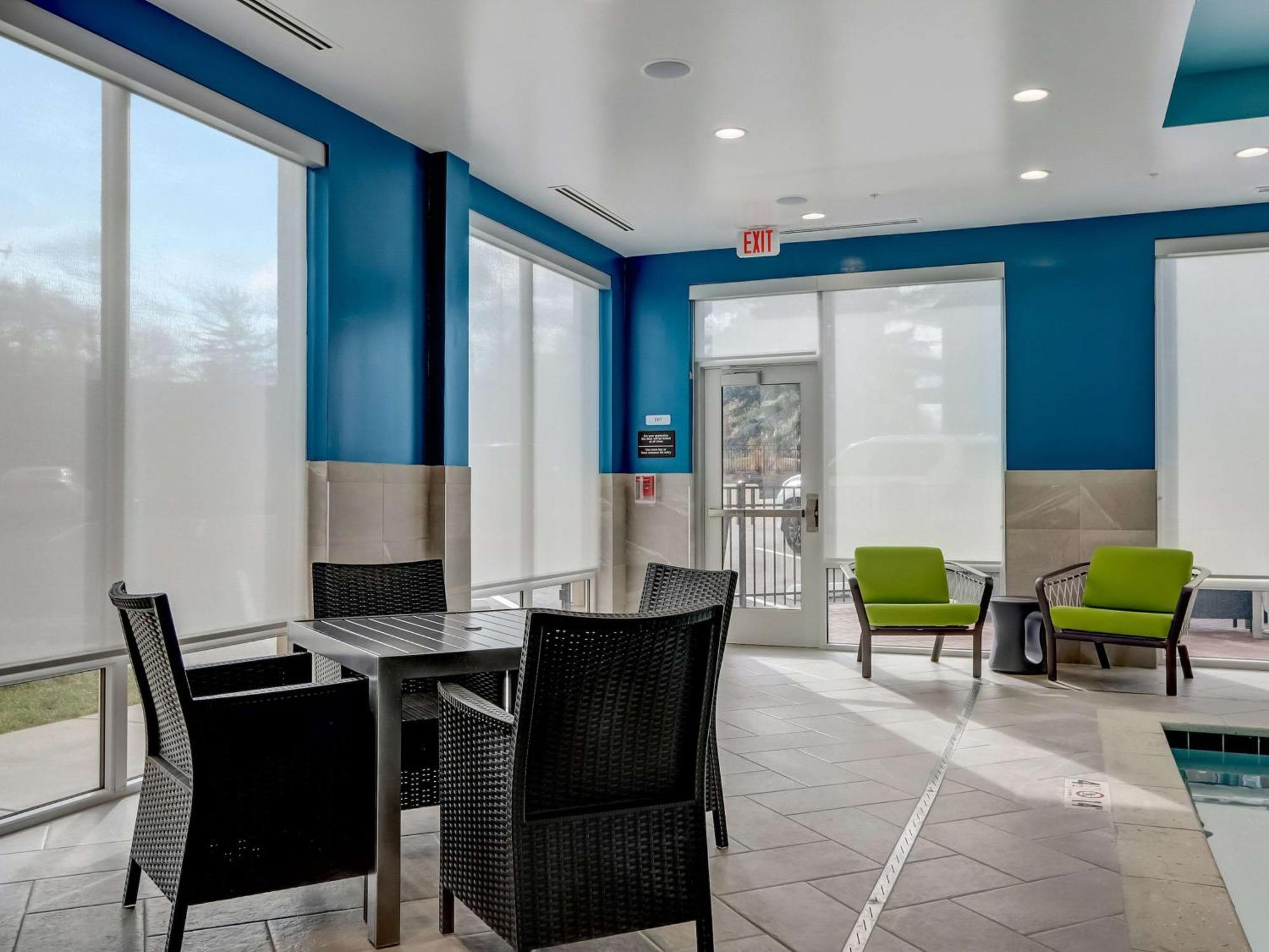 Hampton Inn & Suites Cincinnati Midtown Rookwood エクステリア 写真
