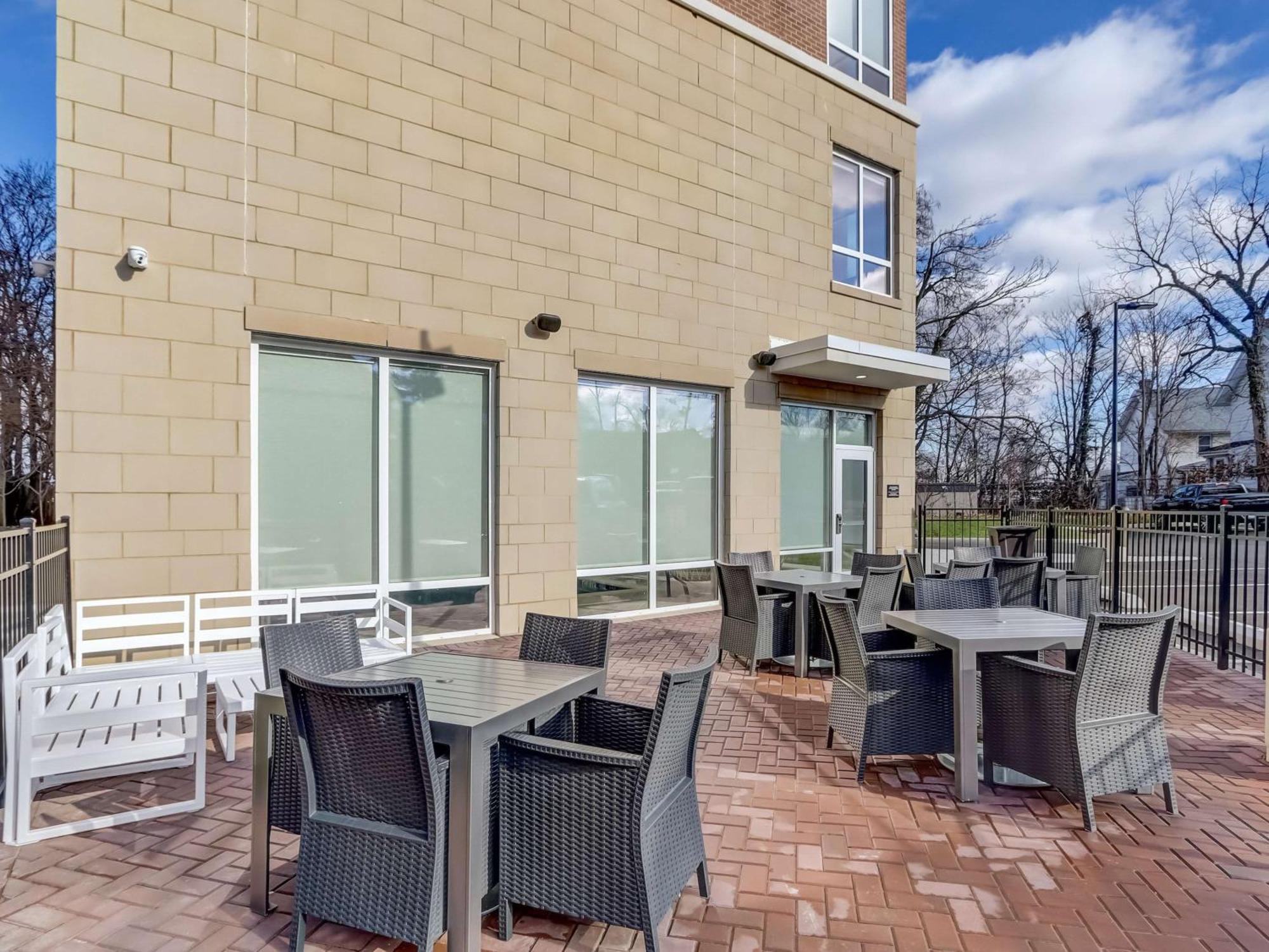 Hampton Inn & Suites Cincinnati Midtown Rookwood エクステリア 写真